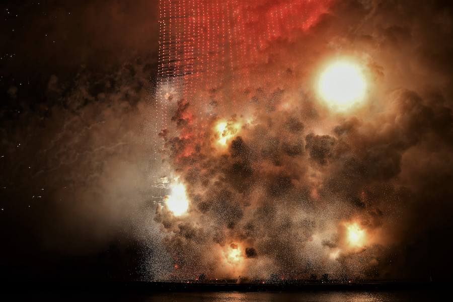 Fotos: La mascletá más alta de la historia de las Fallas