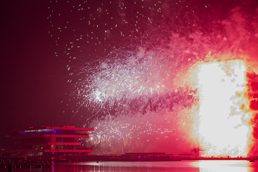 Fotos: La mascletá más alta de la historia de las Fallas