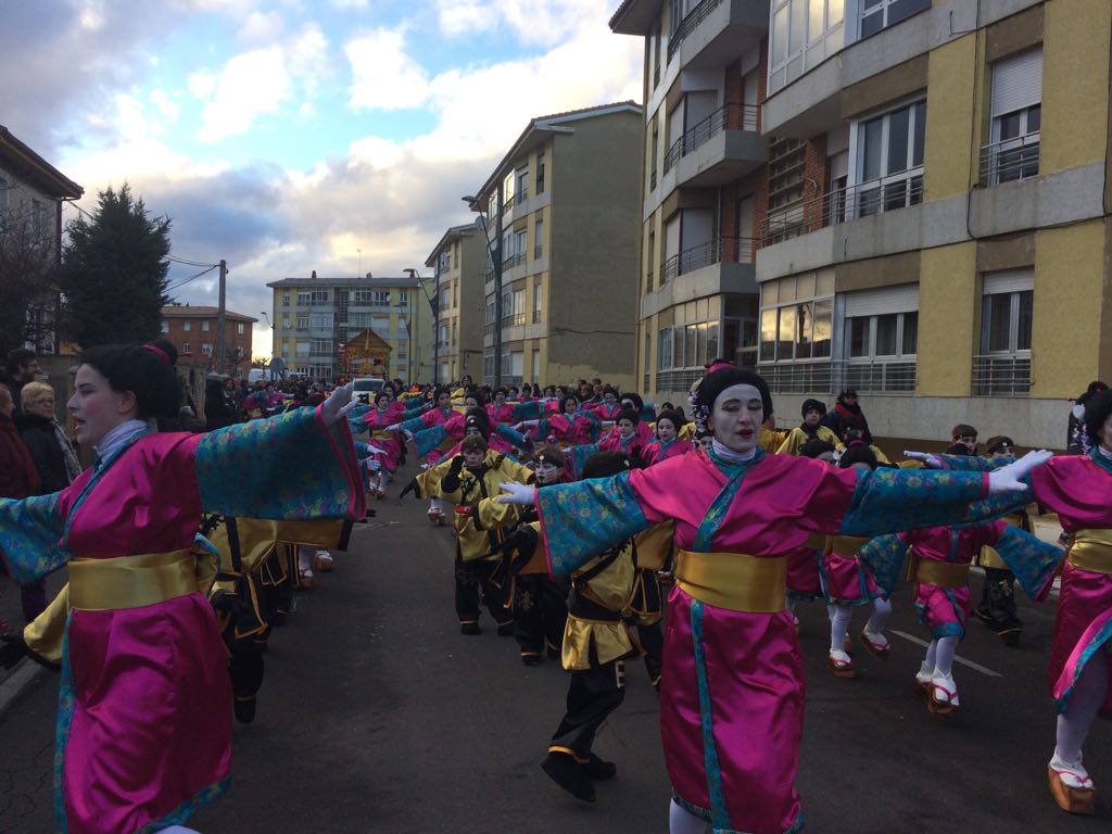 La comitiva partirá a las 18 horas del entorno de la Casa de Cultura de Pinilla para finalizar el recorrido en el parque de la Era de Trobajo del Camino, donde habrá reparto de chocolate y orejas de Carnaval en una fiesta amenizada por una discoteca móvil