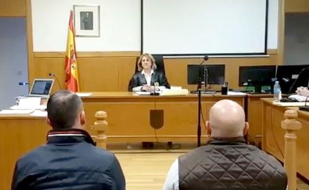 Imagen de los guardias civiles, en un instante del juicio.