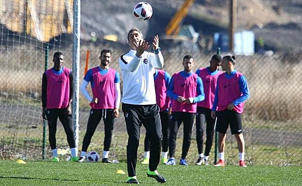Jon Pérez Bolo, en un entrenamiento de la Ponferradina.