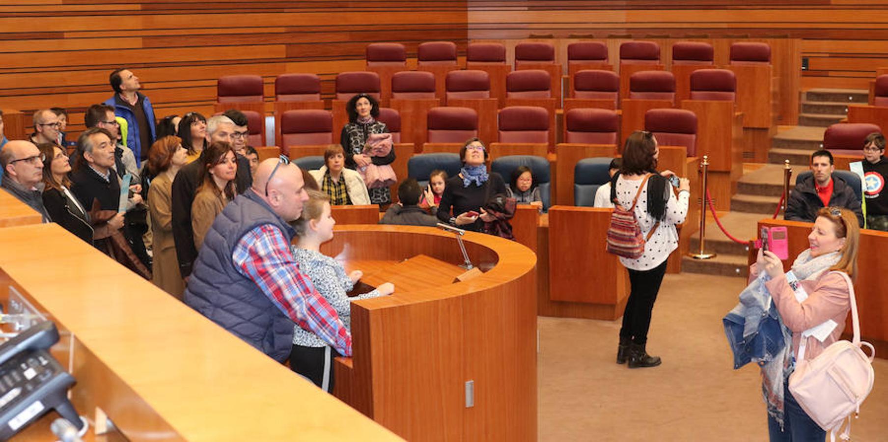 Fotos: Jornada de puertas abiertas en las Cortes de Castilla y León