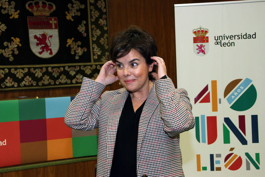 Fotos: Soraya Sáenz de Santamaría participa en el ciclo de conferencias de la ULE