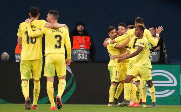 Los jugadores del Villareal celebran un gol ante el Zenit.