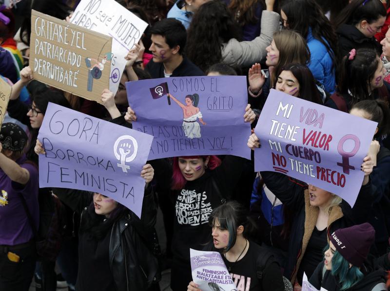 Una marea morada recorre todo el país para reivindicar la igualdad de género