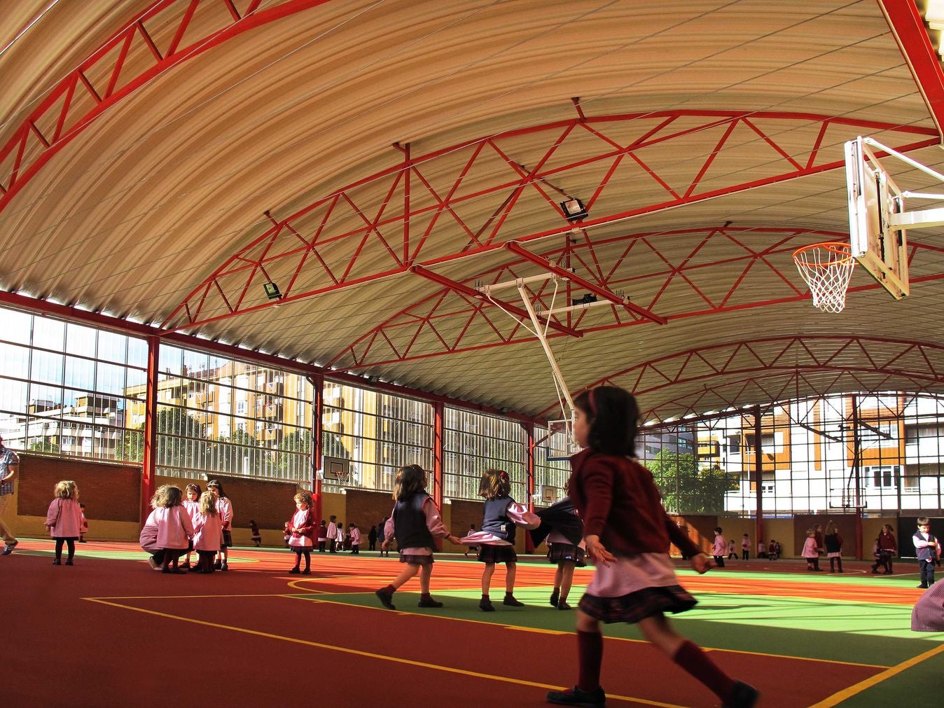 El colegio con mayor número de alumnos de la ciudad basa su éxito en el trabajo cooperativo en el aula, un Bachillerato con grandes resultados y el bilingüismo dentro del aula.