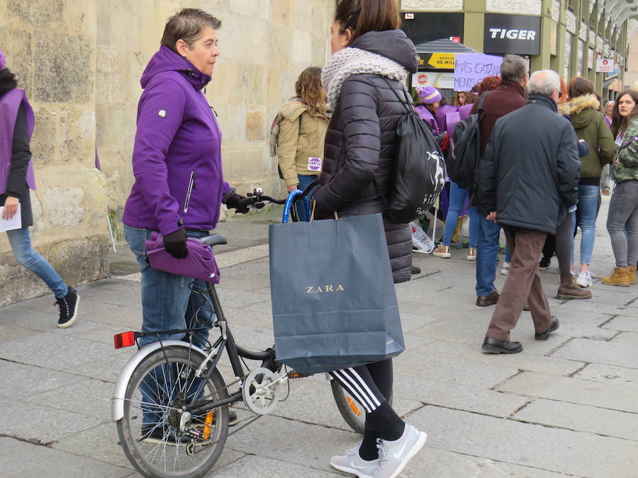 Fotos: Un bicipiquete y mucho morado en León