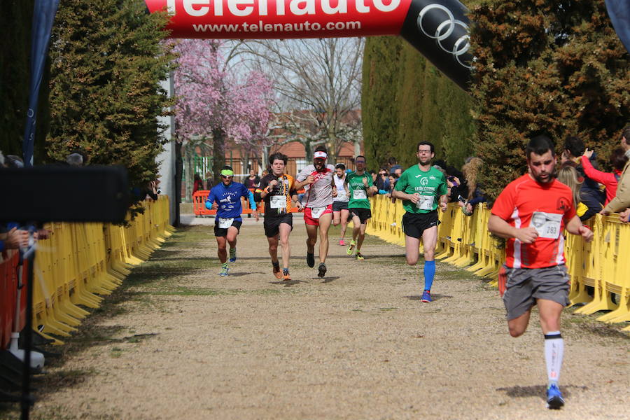 Fotos: Llegada a meta en los 10km La Virgen del Camino