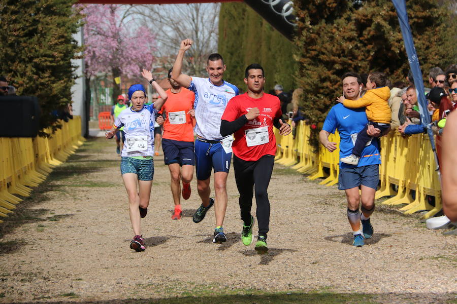 Fotos: Llegada a meta en los 10km La Virgen del Camino