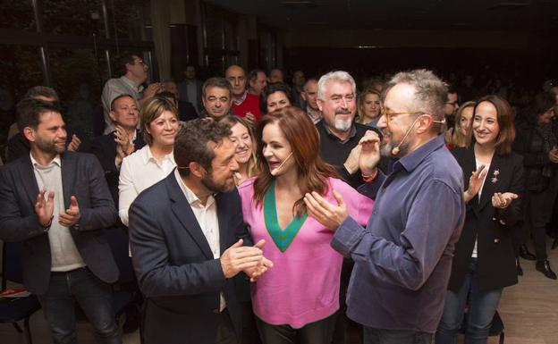 Silvia Clemente, con otros cargos de Ciudadanos en su cierre de campaña de primarias 