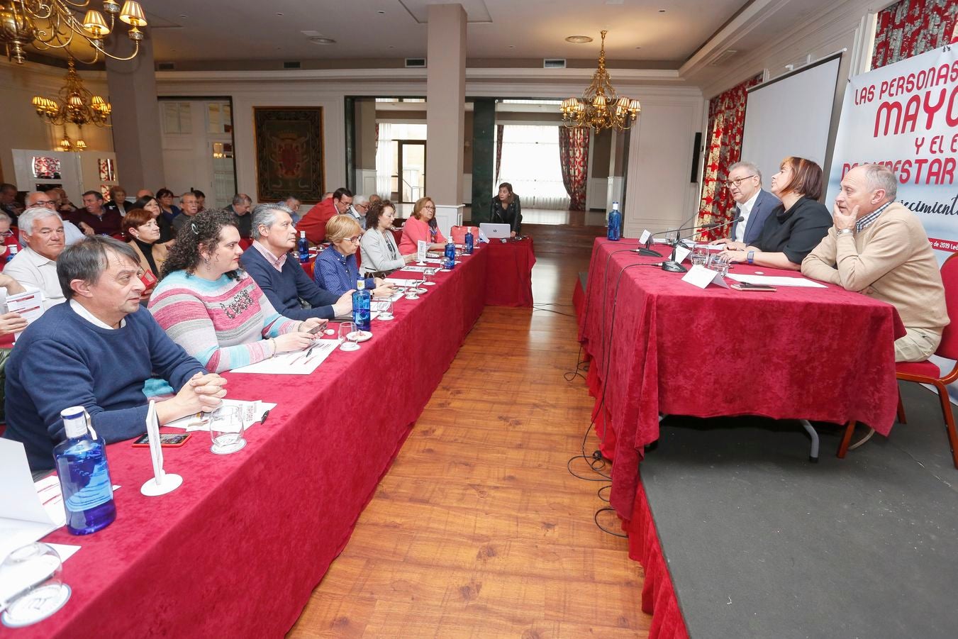 Un instante del encuentro celebrado este martes en el Hotel Conde Luna.