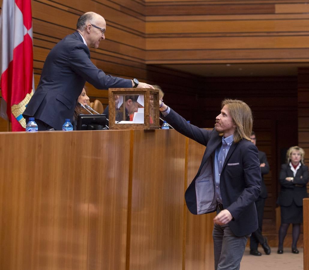 Reclama que «responsabilidad, estabilidad y normalidad» guíen la actividad en las Cortes hasta el final de la legislatura