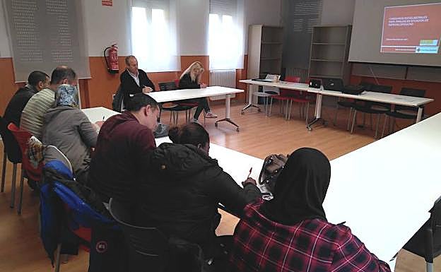 El 49% de los participantes del programa 'Activando capacidades' de Cruz Roja logró en 2018 un empleo