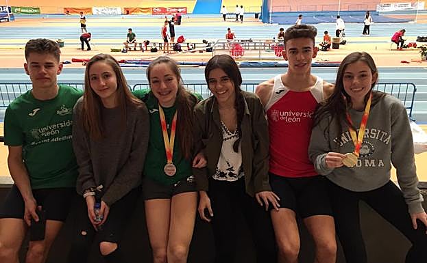 Participantes en el Campeonato de España de Atletismo en Pista Cubierta sub-18 del Club Sprint.