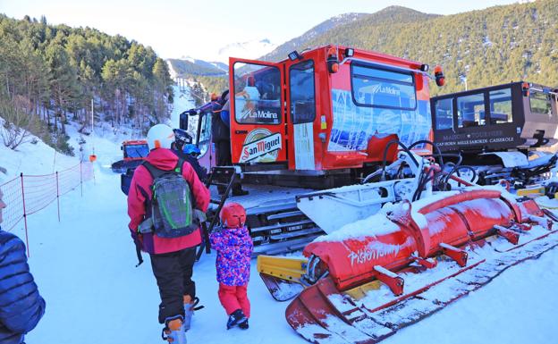 La experiencia de pasear en una máquina pisapistas es una de las actividades más preciadas