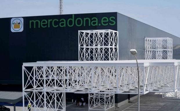 Exterior de Colmena almacén para la venta online ubicado en Valencia. 