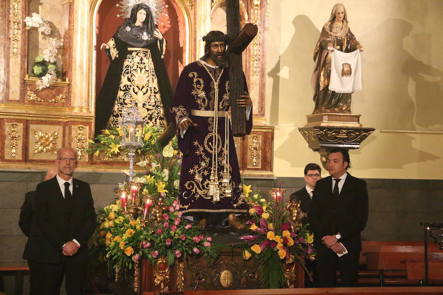 Fotos: Besapié en Santa Nonia