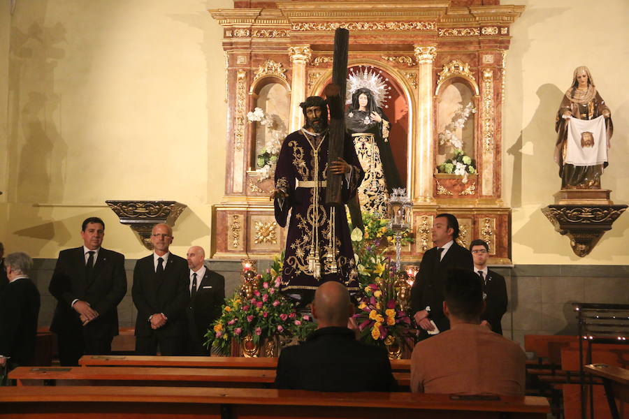 Fotos: Besapié en Santa Nonia