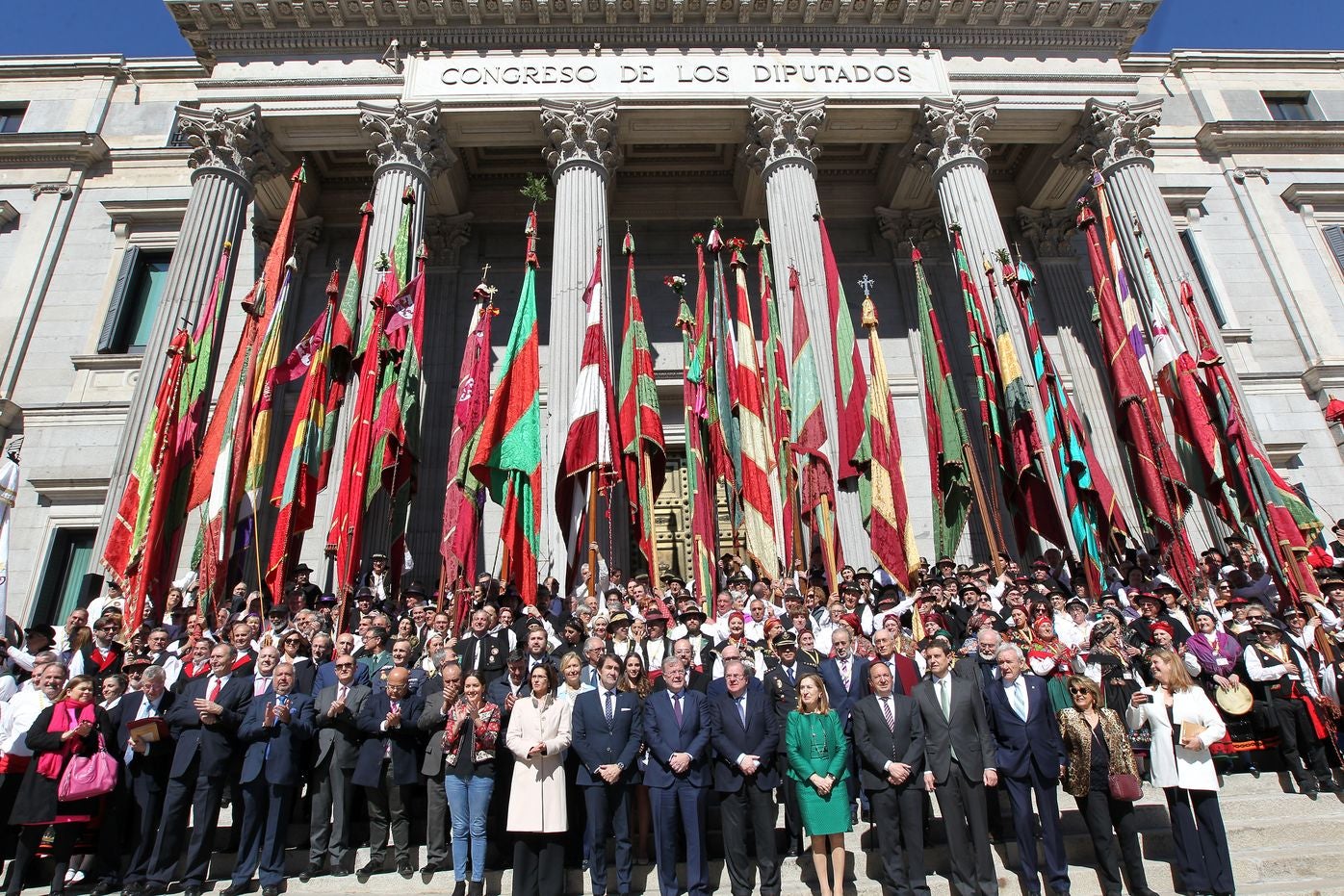 Los presidentes de la Junta, Juan Vicente Herrera, y de las Cortes regionales, Ángel Ibañez y el alcalde de León Antonio Silvan y la presidenta del Congreso de los Diputados, Ana Pastor, asisten a la presentación de la publicación 'Las Cortes de León: cuna del parlamentarismo', en el Congreso de los Diputados.