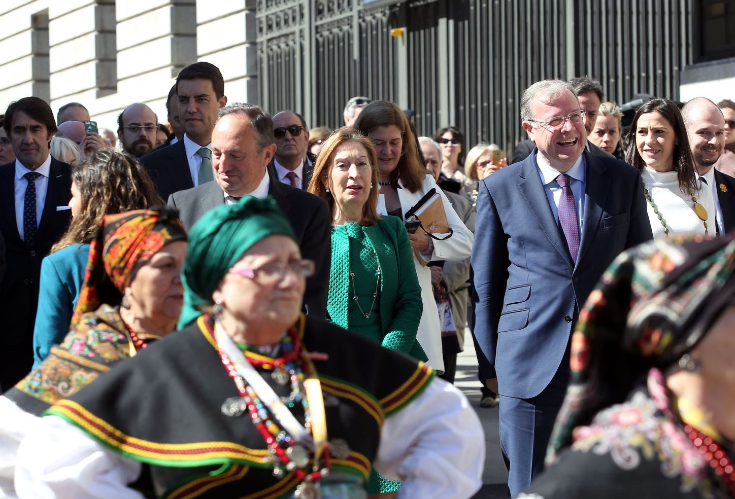 Los presidentes de la Junta, Juan Vicente Herrera, y de las Cortes regionales, Ángel Ibañez y el alcalde de León Antonio Silvan y la presidenta del Congreso de los Diputados, Ana Pastor, asisten a la presentación de la publicación 'Las Cortes de León: cuna del parlamentarismo', en el Congreso de los Diputados.