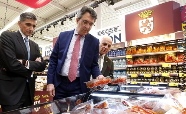 Galería. Imágenes de la inauguración de las jornadas de productos de León en Santander.