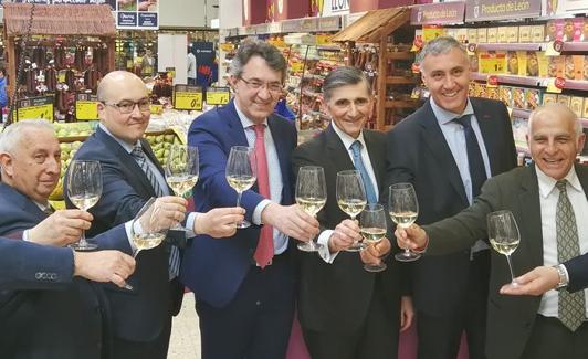 Brindis de autoridades este jueves en Santander.