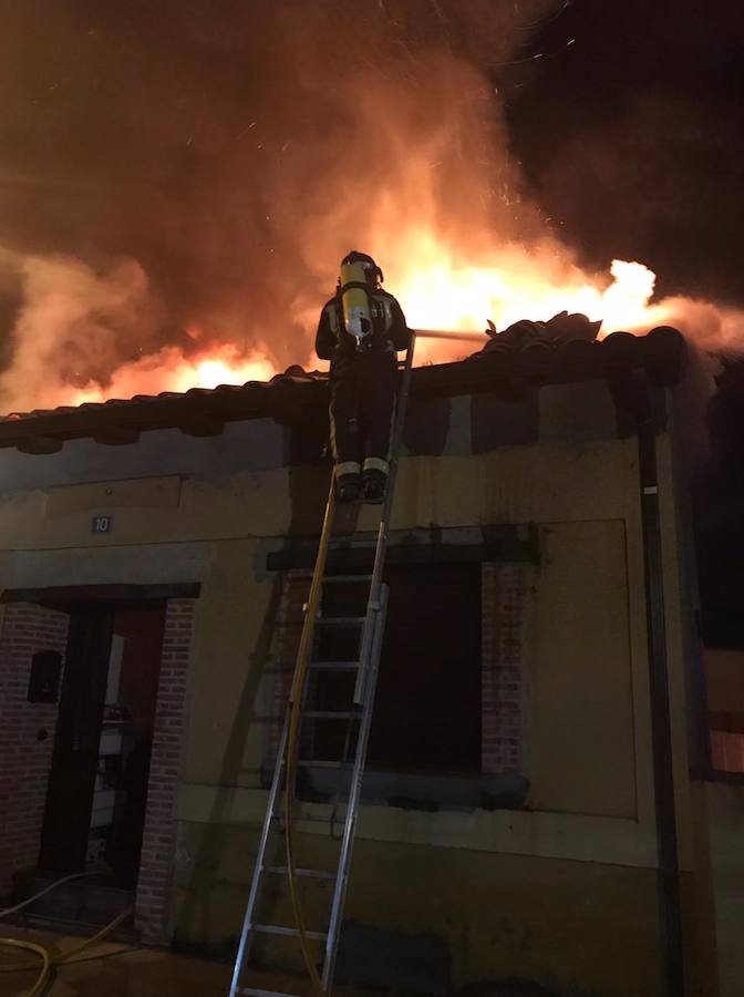 Fotos: Incendio en Villarejo de Órbigo