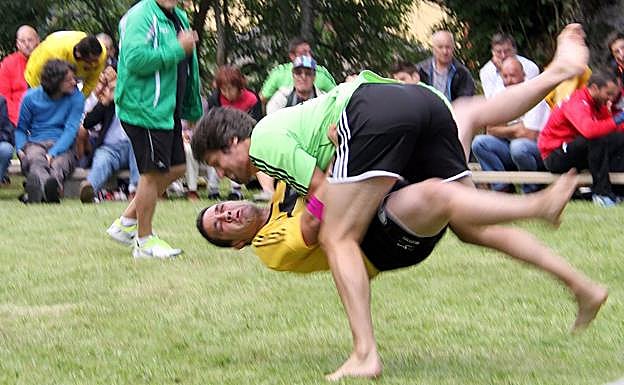 Corro de lucha leonesa.