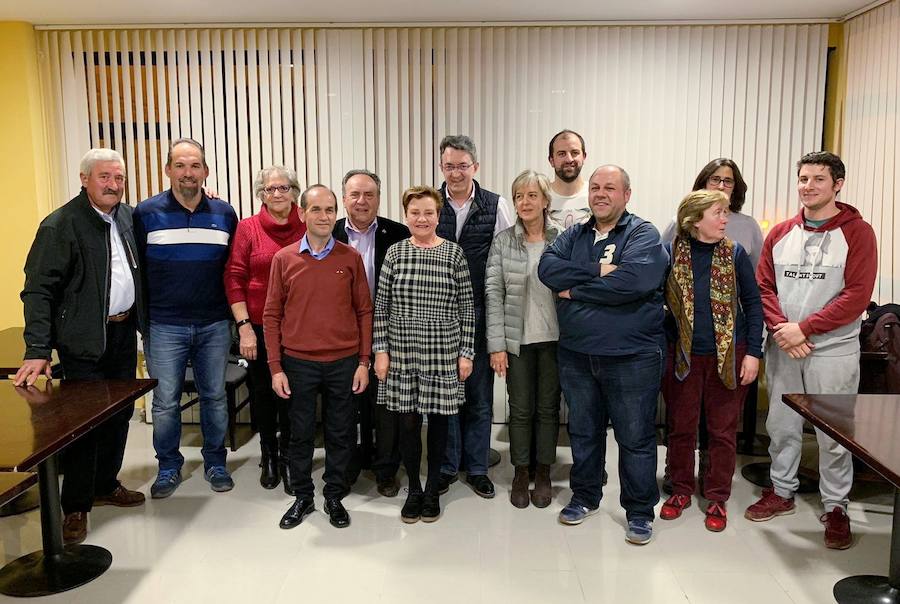 Consuelo González, en el centro de la imagen. 