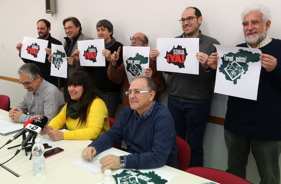Miembros de las plataformas 'Soria Ya' y 'Teruel existe', que participarán en la marcha. 