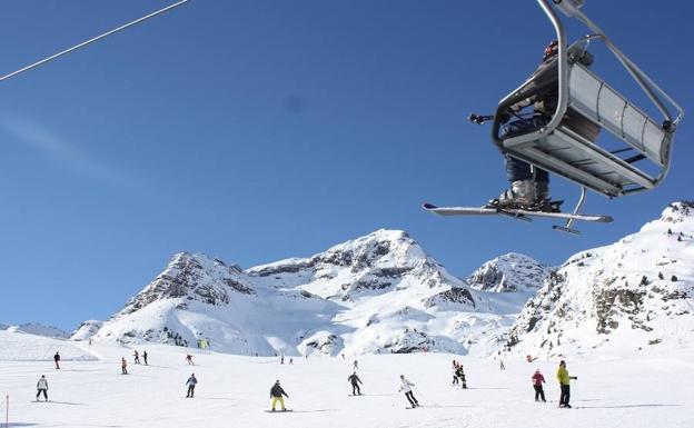 Las estaciones leonesas superaron los 9.000 esquiadores durante el fin de semana 