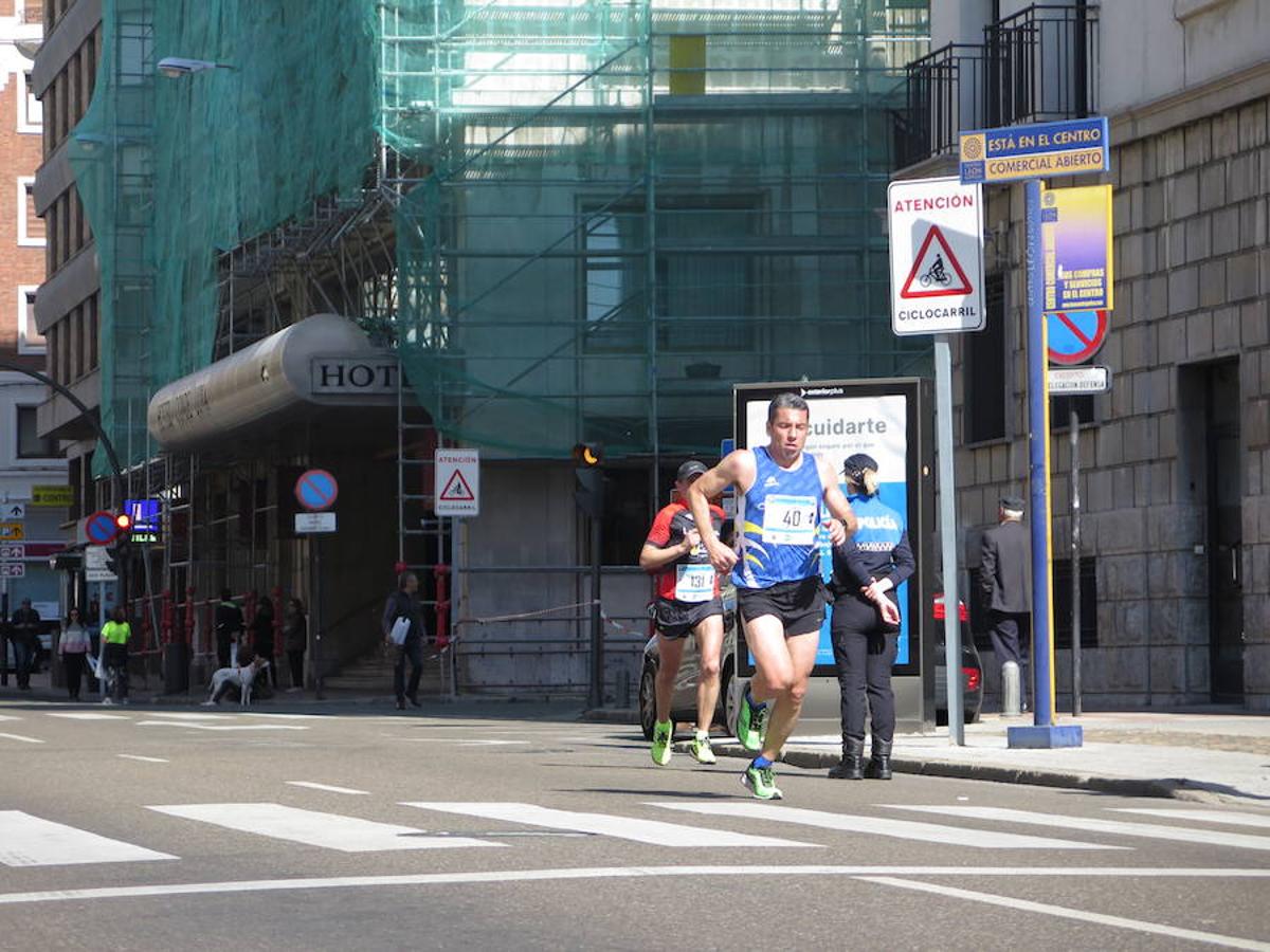 Fotos: La Media Maratón, a su paso por Burgo Nuevo e Independencia