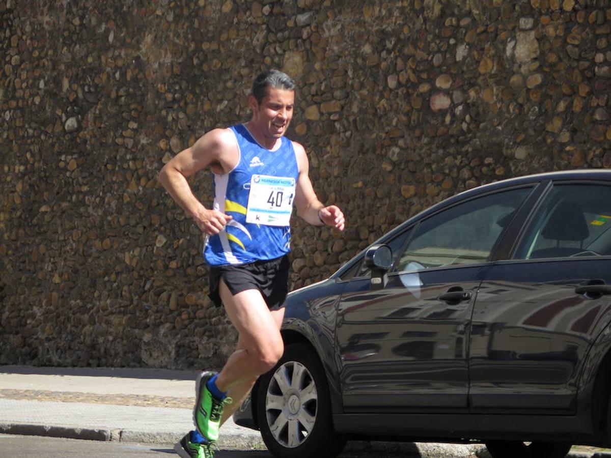 Fotos: La Media Maratón, a su paso por Burgo Nuevo e Independencia