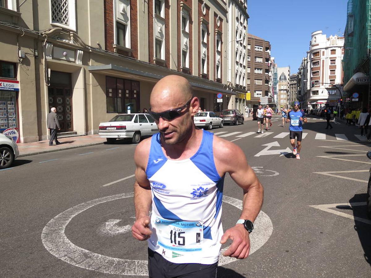 Fotos: La Media Maratón, a su paso por Burgo Nuevo e Independencia