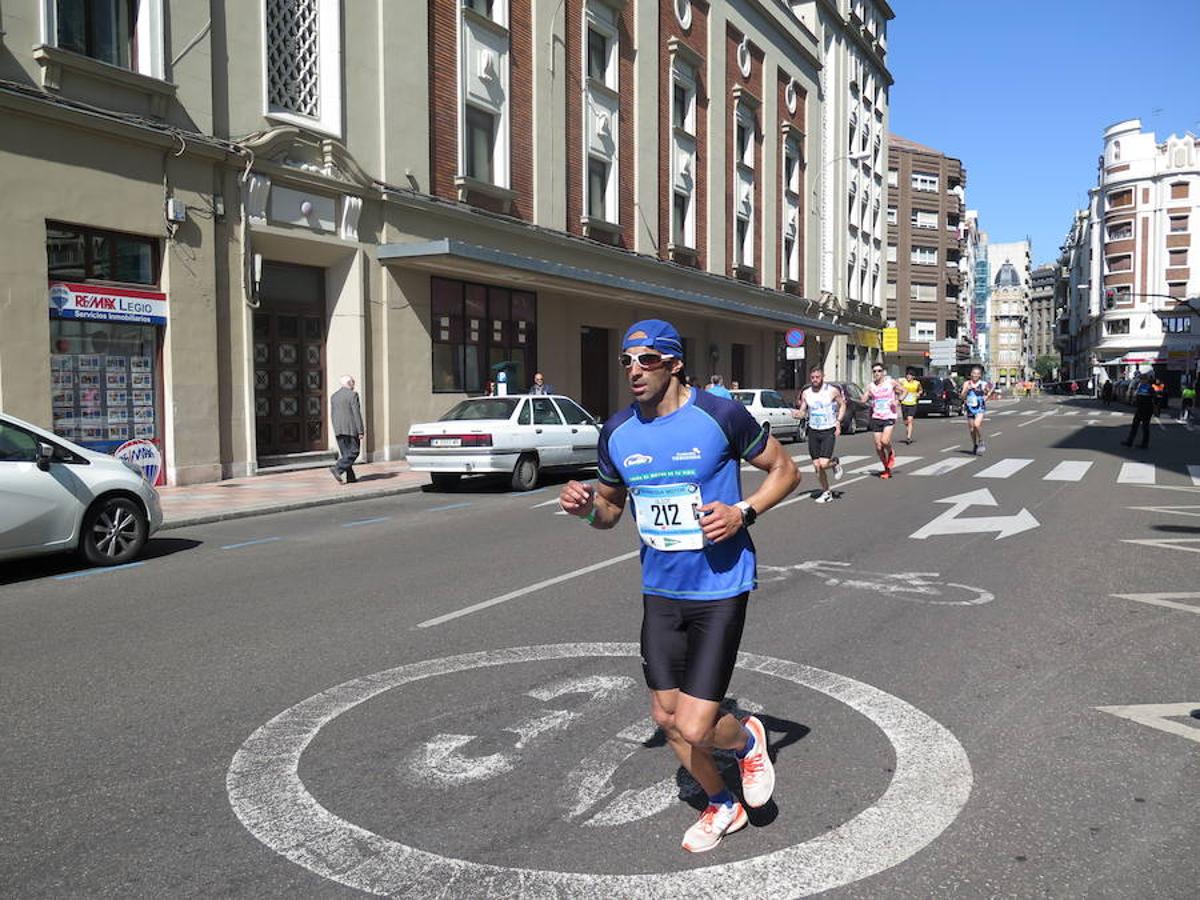 Fotos: La Media Maratón, a su paso por Burgo Nuevo e Independencia