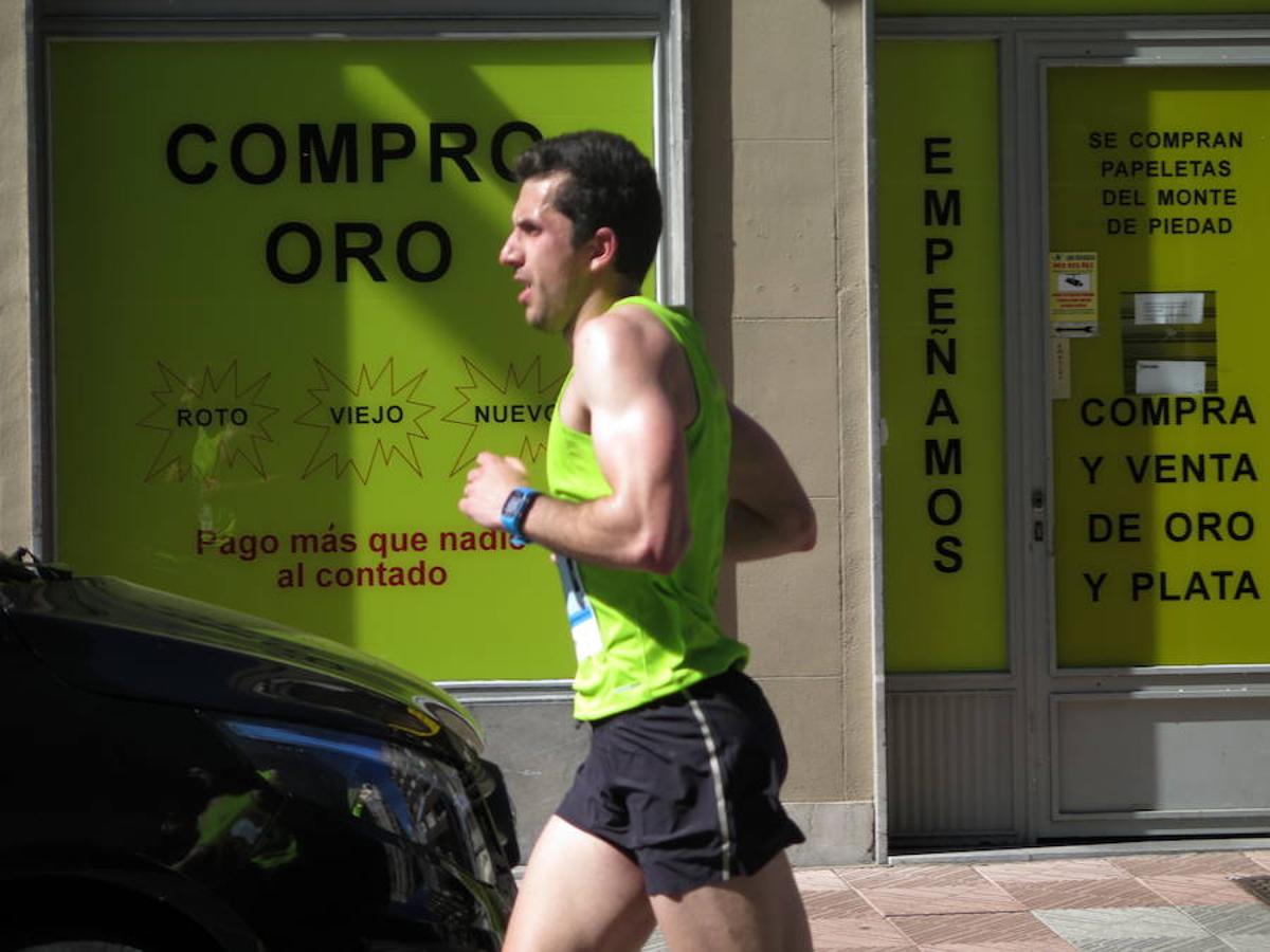 Fotos: La Media Maratón, a su paso por Burgo Nuevo e Independencia