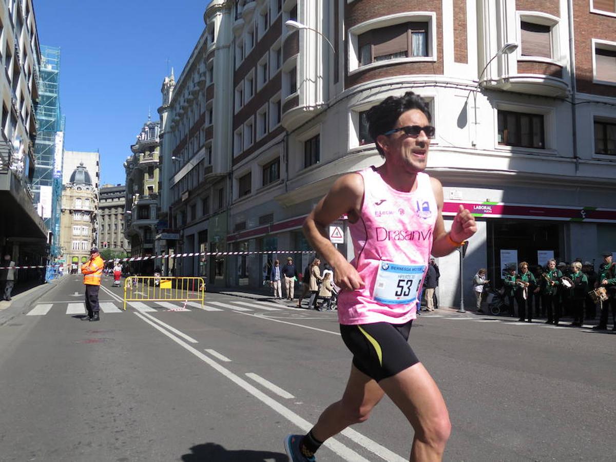 Fotos: La Media Maratón, a su paso por Burgo Nuevo e Independencia