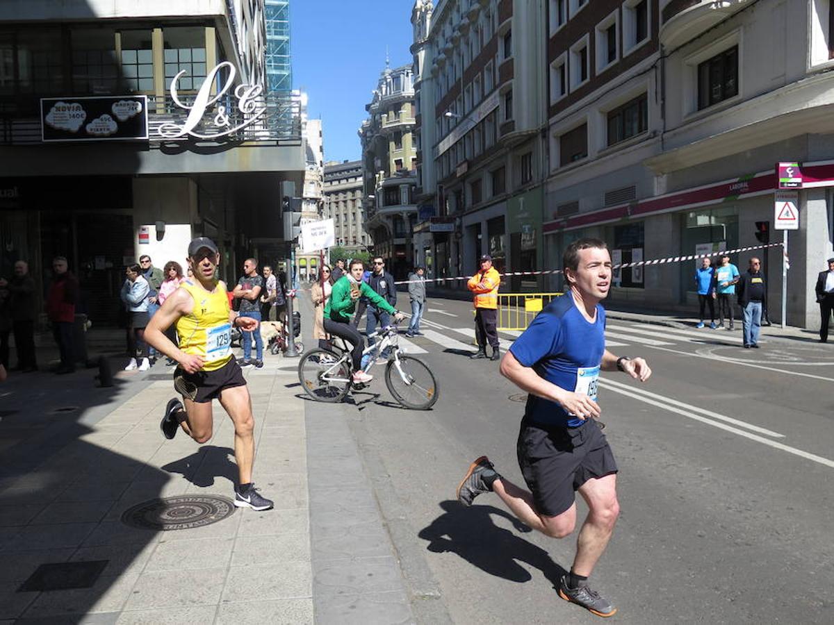 Fotos: La Media Maratón, a su paso por Burgo Nuevo e Independencia