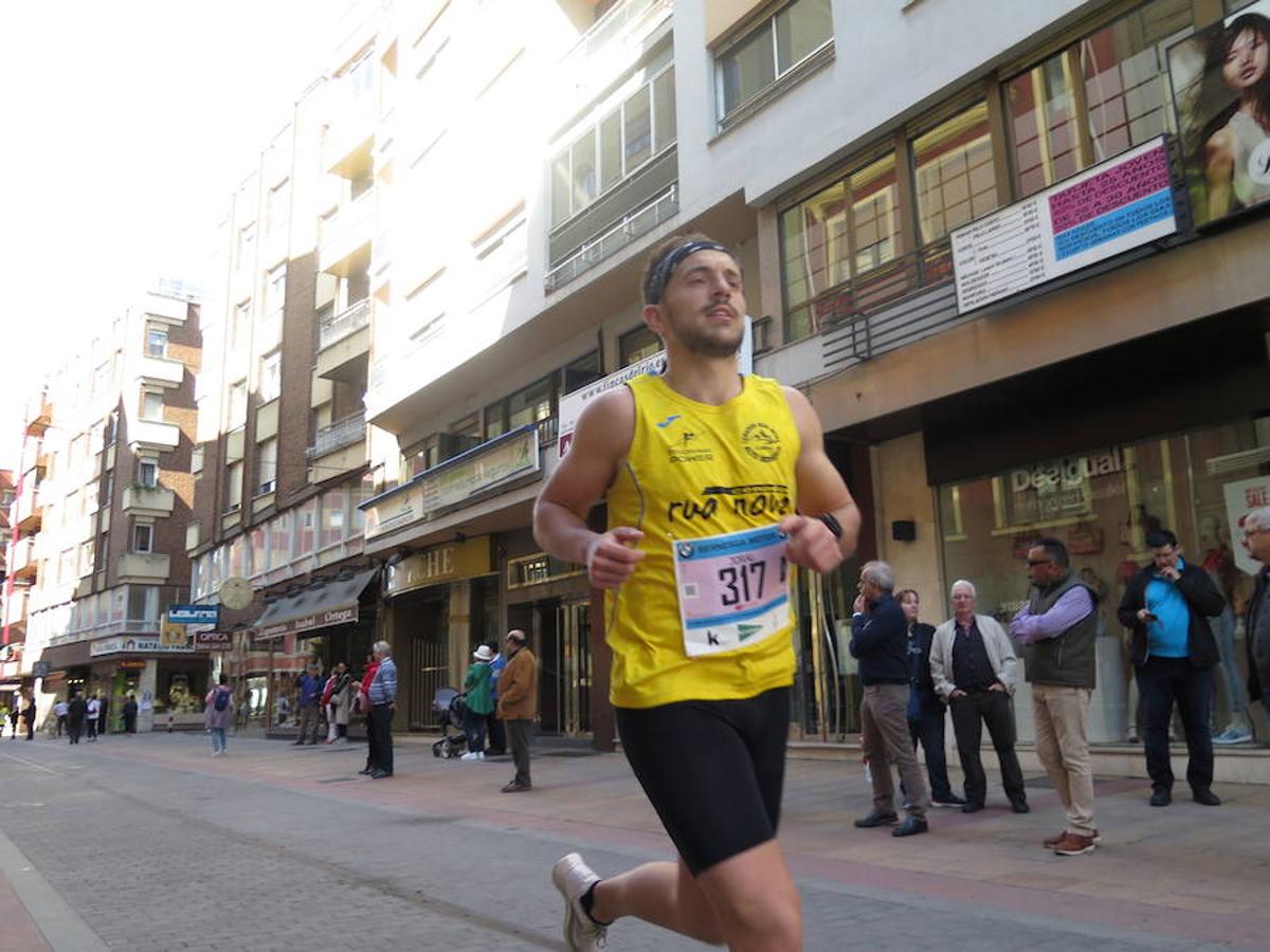 Fotos: La Media Maratón, a su paso por Burgo Nuevo e Independencia