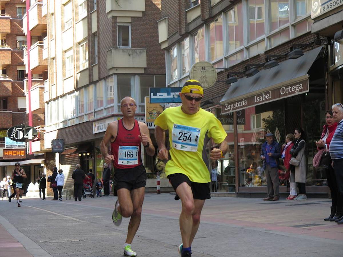 Fotos: La Media Maratón, a su paso por Burgo Nuevo e Independencia