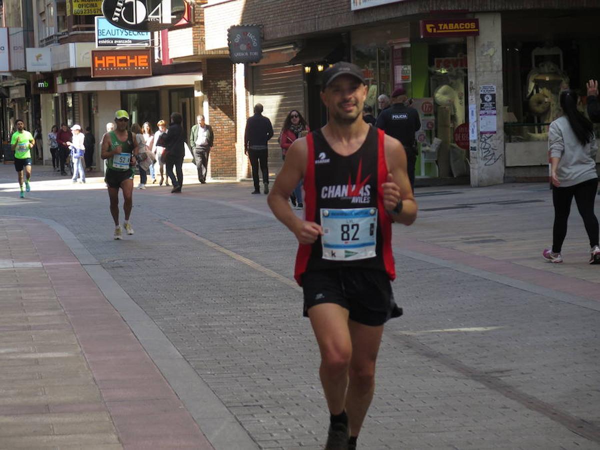 Fotos: La Media Maratón, a su paso por Burgo Nuevo e Independencia