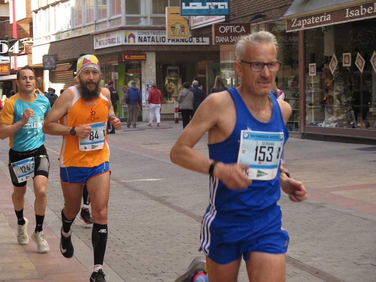 Fotos: La Media Maratón, a su paso por Burgo Nuevo e Independencia