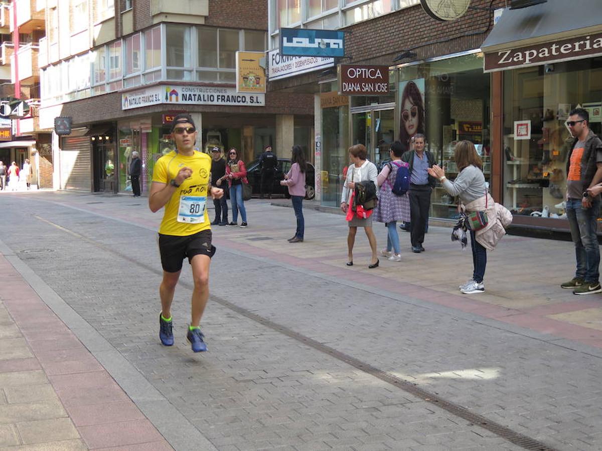 Fotos: La Media Maratón, a su paso por Burgo Nuevo e Independencia