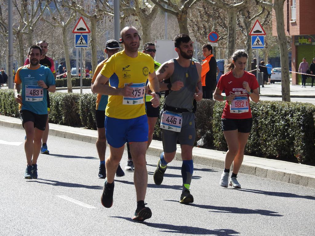 Las calles de León han acogido en la jornada dominical y con una gran participación su tradicional 'Media maratón'. La jornada se ha visto acompañada por el buen tiempo.