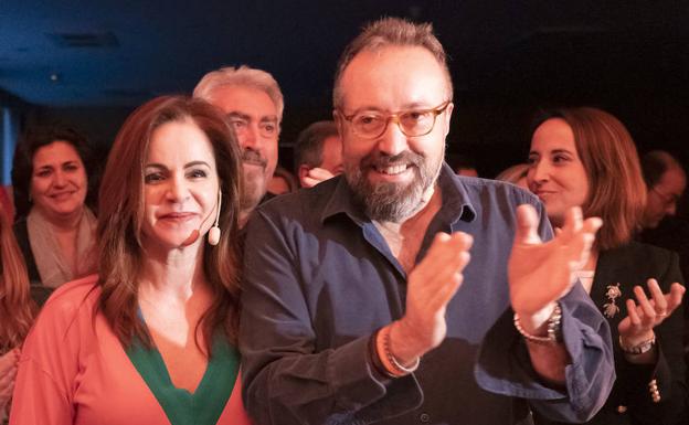 El portavoz del Grupo Ciudadanos en el Congreso, Juan Carlos Girauta, interviene junto a la aspirante Silvia Clemente en el cierre de campaña de las primarias de Cs a la Junta.