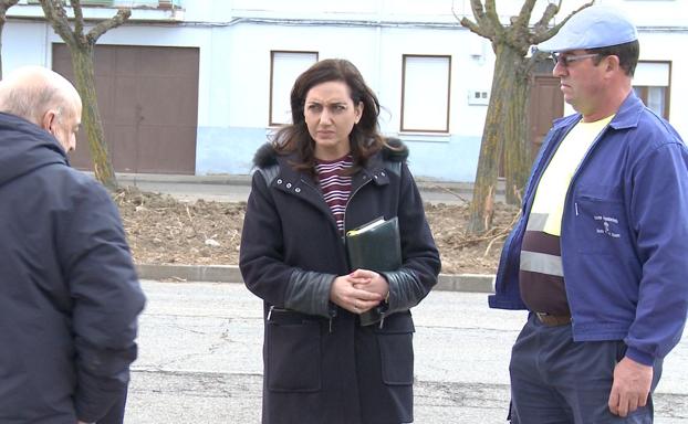 Alicia Gallego en una jornada habitual en Santa María del Páramo.