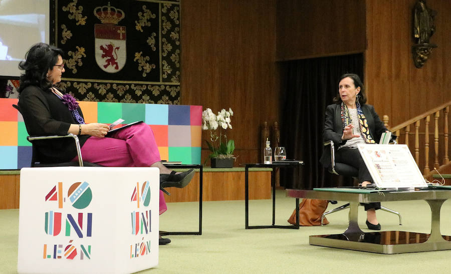 Emilia Casas, ex presidenta del Tribunal Constitucional, y José María Fidalgo, ex secretario general de CCOO, protagonizaron el ciclo del 40 aniversario de la ULE. 