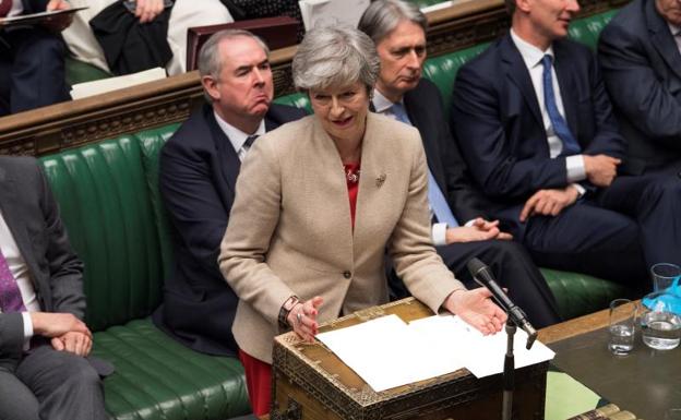 May sigue una intervención en el Parlamento entre Leadsom y Geoffrey Cox.