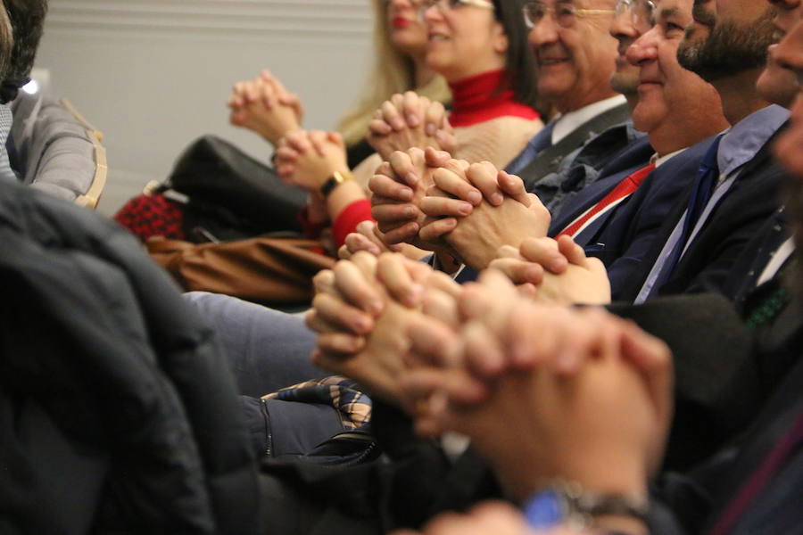 El escritor, conferenciante y formador Javier Iriondo visitó hoy León para pronunciar una charla bajo el título 'Liderazgo y evolución personal, retos ante el cambio' organizada dentro del ciclo `Encuentros con Leonoticias´.