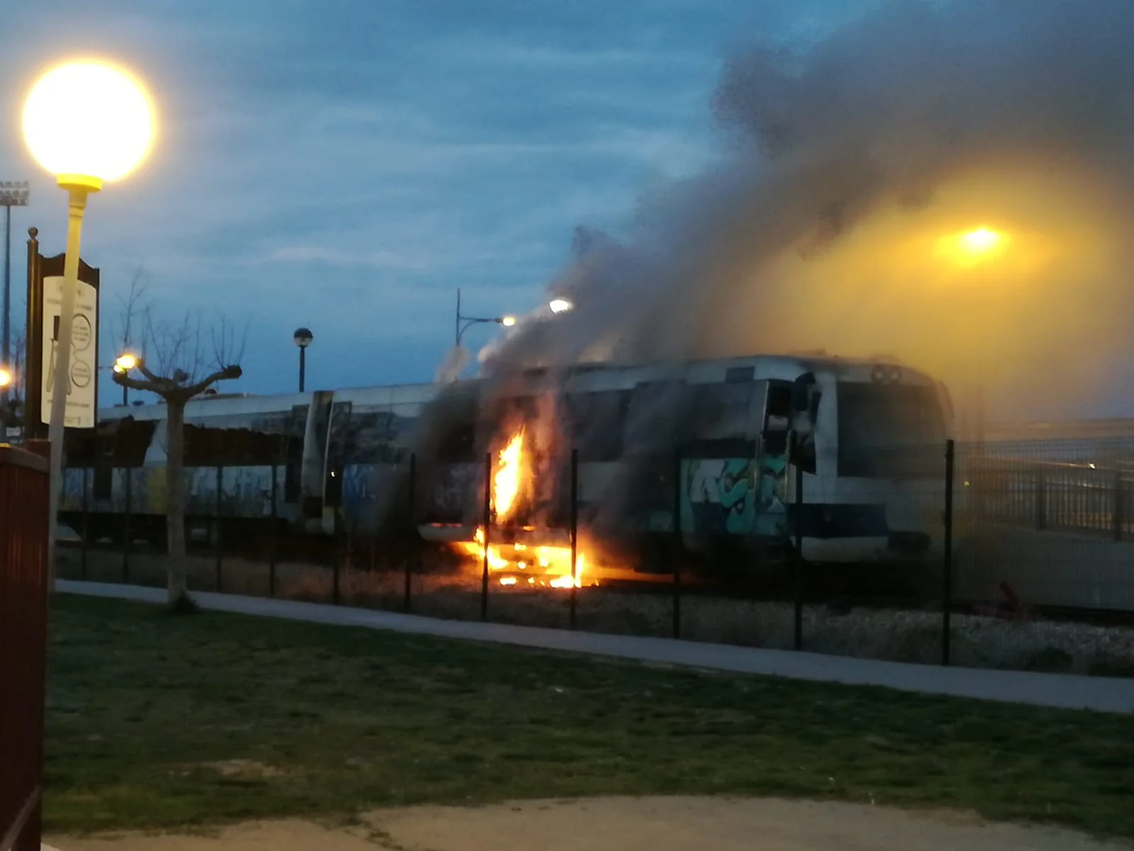 Fotos: Arde un vagón de Feve en León